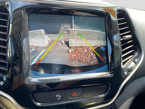 Used 2020 Jeep Cherokee Limited AWD/4WD image 14
