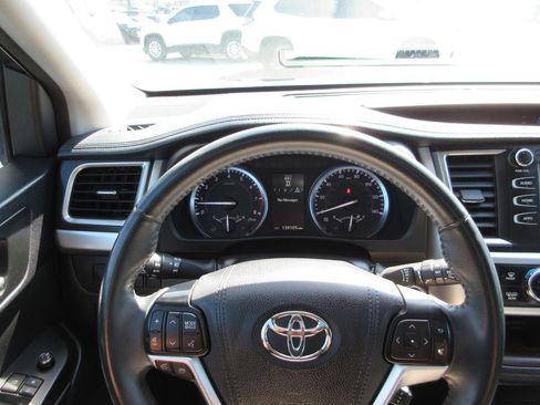 Used 2016 Toyota Highlander XLE AWD/4WD image 31
