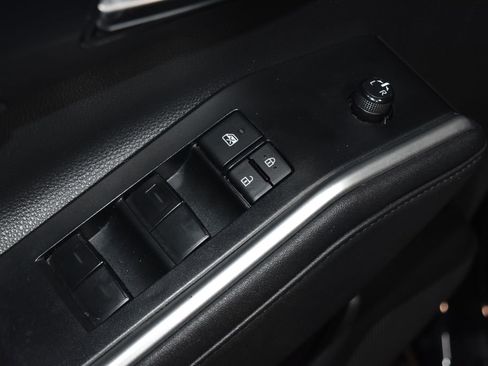 Used 2023 Toyota Highlander XLE image 5