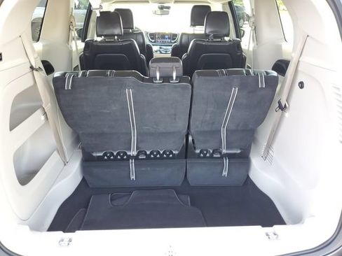 Used 2023 Chrysler Pacifica Touring-L FWD image 36