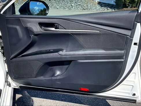 Used 2025 Toyota Camry SE image 12