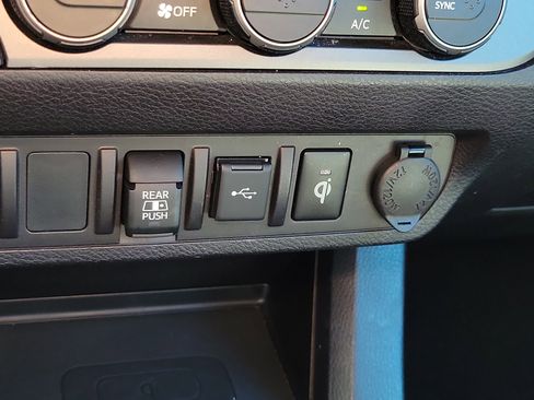 Used 2021 Toyota Tacoma TRD Sport image 26