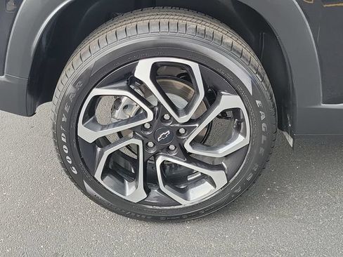 Certified 2025 Chevrolet Trax RS w/ Driver Confidence Package FWD image 5