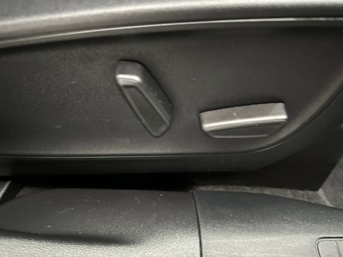 Used 2025 Ford Escape Platinum AWD/4WD image 25
