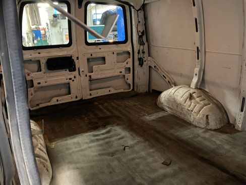 Used 2004 Chevrolet Express 1500 image 7