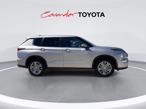 Used 2024 Mitsubishi Outlander ES image 9