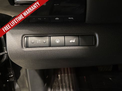 Used 2025 Nissan Pathfinder SV FWD image 33