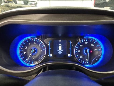 Used 2020 Chrysler Pacifica Touring-L FWD image 16