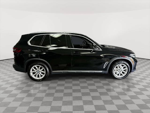 Used 2022 BMW X5 xDrive40i AWD/4WD image 2