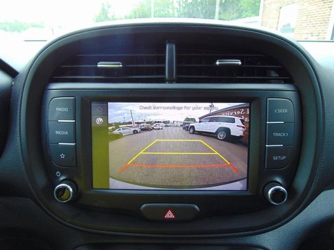 Used 2024 Kia Soul LX w/ Option Group 015 FWD image 21