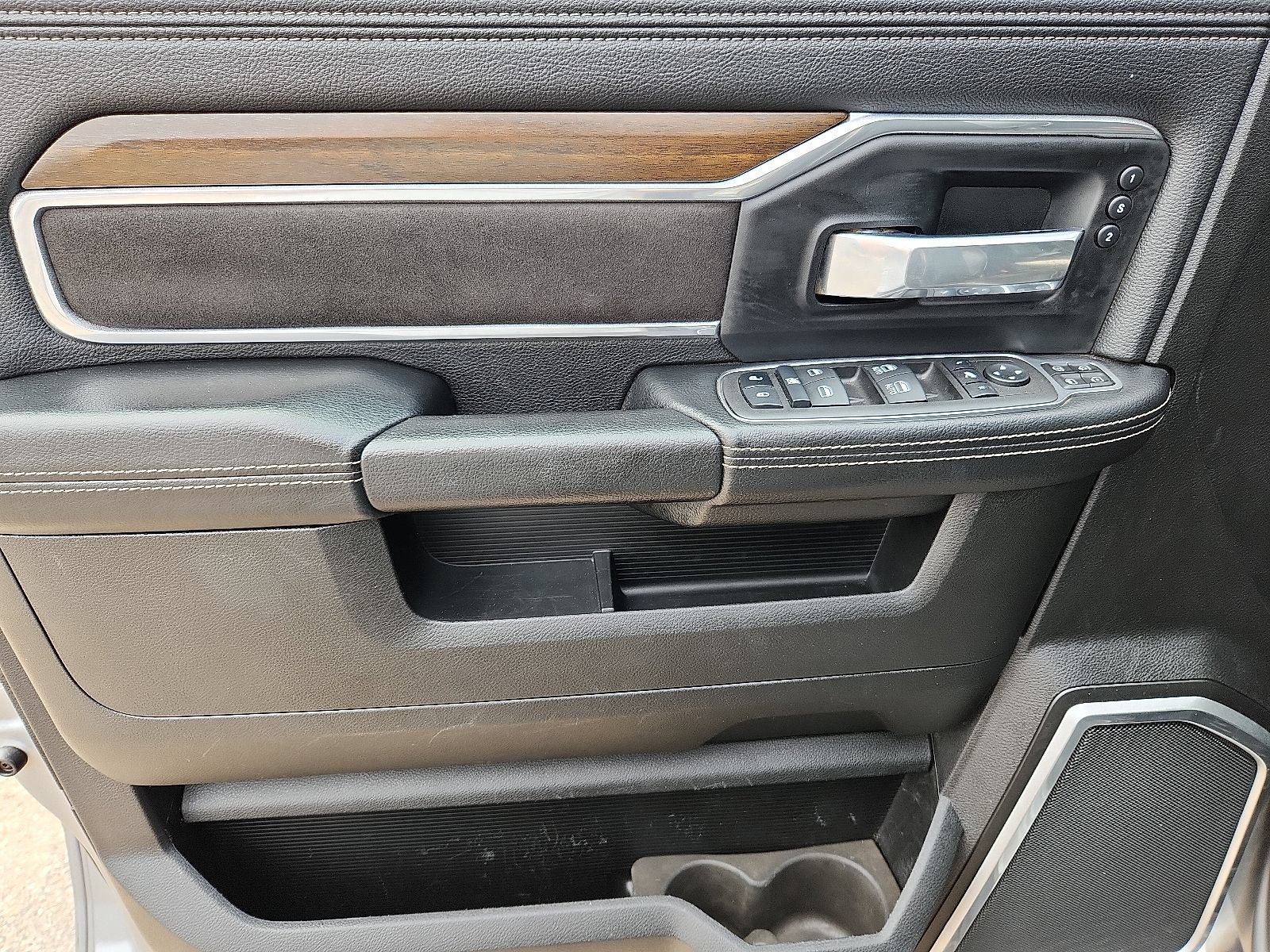 Used 2023 RAM 2500 Laramie AWD/4WD image 15
