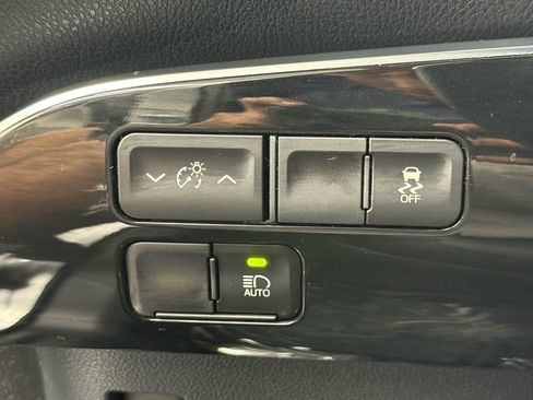 Used 2022 Toyota Prius Prime XLE image 22