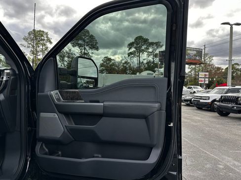 New 2026 Ford F250 Lariat w/ Black Appearance Package image 38