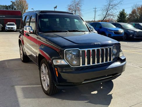 Used 2011 Jeep Liberty Sport image 2