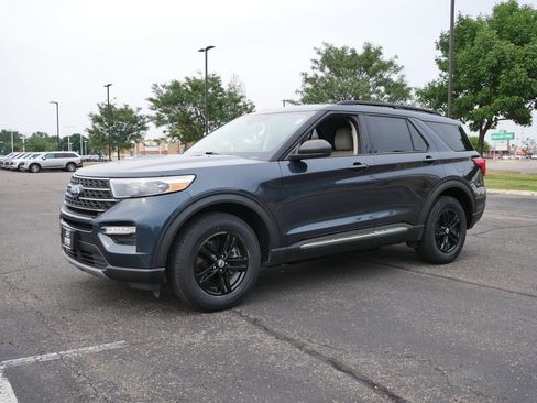 Used 2022 Ford Explorer XLT w/ Equipment Group 202A AWD/4WD image 1
