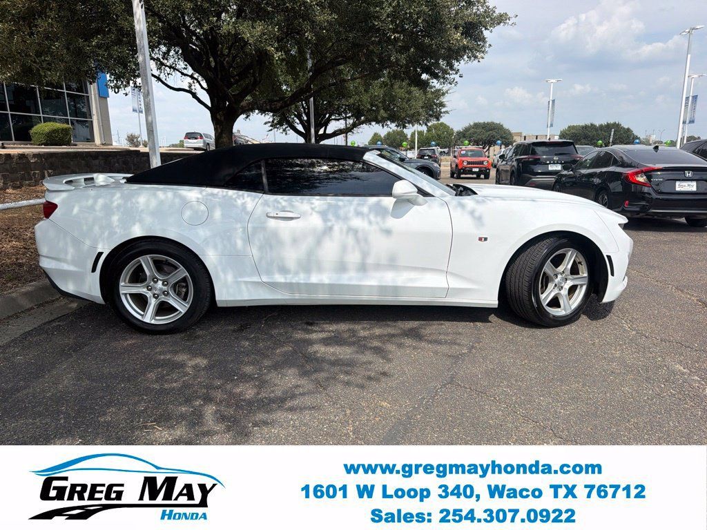 Used 2020 Chevrolet Camaro LT RWD image 2
