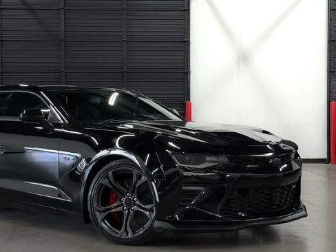 Used 2017 Chevrolet Camaro SS RWD image 7