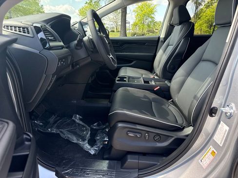 New 2026 Honda Odyssey Touring image 11