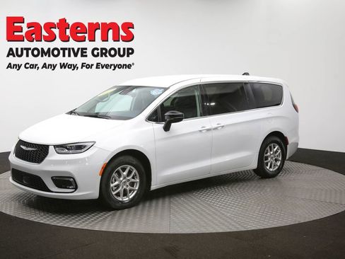 Used 2024 Chrysler Pacifica Touring-L image 55