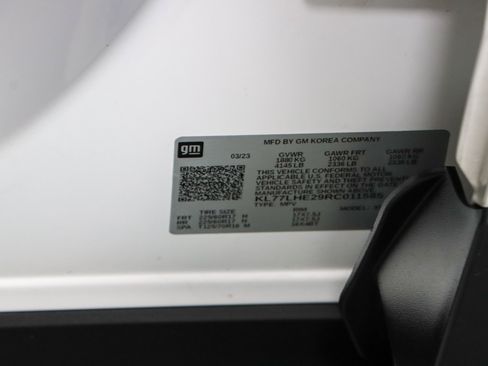Used 2024 Chevrolet Trax LT w/ Sunroof Package FWD image 31
