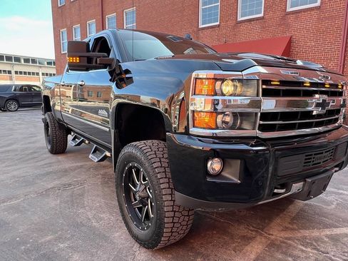 Used 2018 Chevrolet Silverado 2500 High Country w/ Duramax Plus Package image 21