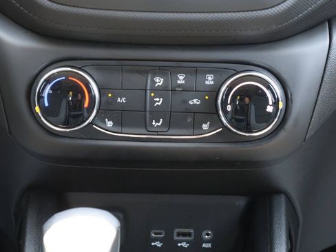 Used 2023 Chevrolet TrailBlazer LT FWD image 21