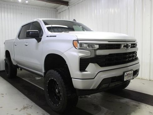 Used 2022 Chevrolet Silverado 1500 RST w/ Convenience Package II AWD/4WD image 3