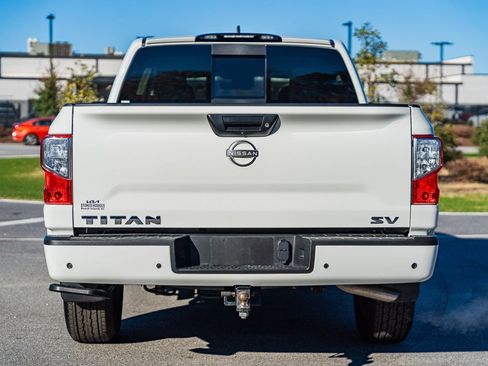 Used 2024 Nissan Titan SV w/ SV Convenience Package image 6