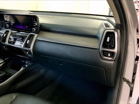 Used 2023 Kia Sorento S w/ Panoramic Sunroof Package image 19