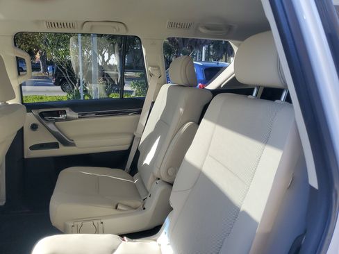 Used 2023 Lexus GX 460 Premium image 12