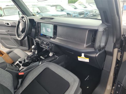 New 2025 Ford Bronco 4-Door image 25