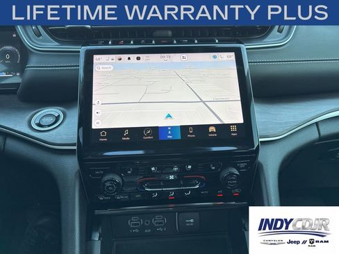 Used 2023 Jeep Grand Cherokee Limited w/ Luxury Tech Group II AWD/4WD image 17