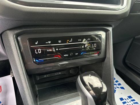 Certified 2024 Volkswagen Tiguan SE AWD/4WD image 16