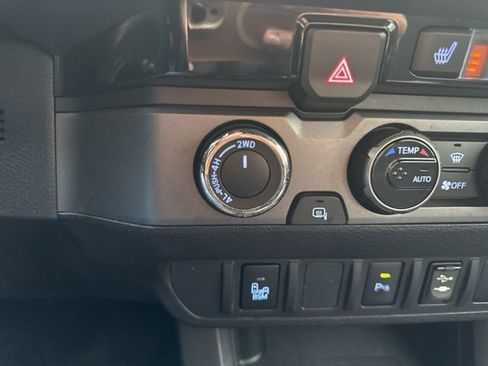 Used 2017 Toyota Tacoma TRD Off-Road image 19