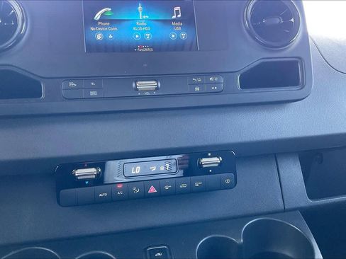 Used 2021 Mercedes-Benz Sprinter 2500 image 35