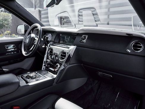 Used 2023 Rolls-Royce Cullinan AWD/4WD image 44