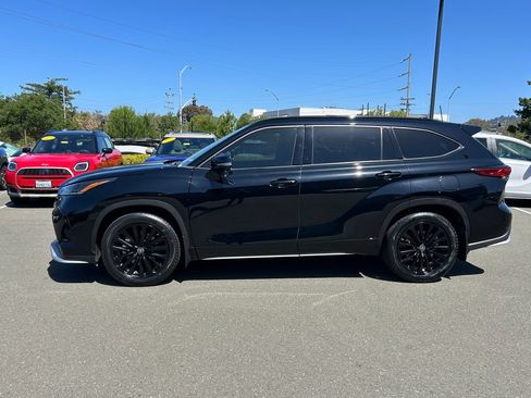 Used 2023 Toyota Highlander XSE AWD/4WD image 2