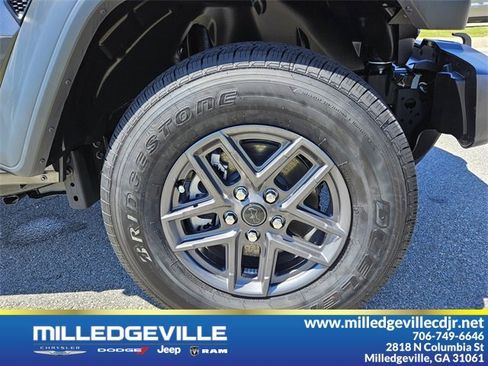 New 2025 Jeep Gladiator Sport image 18