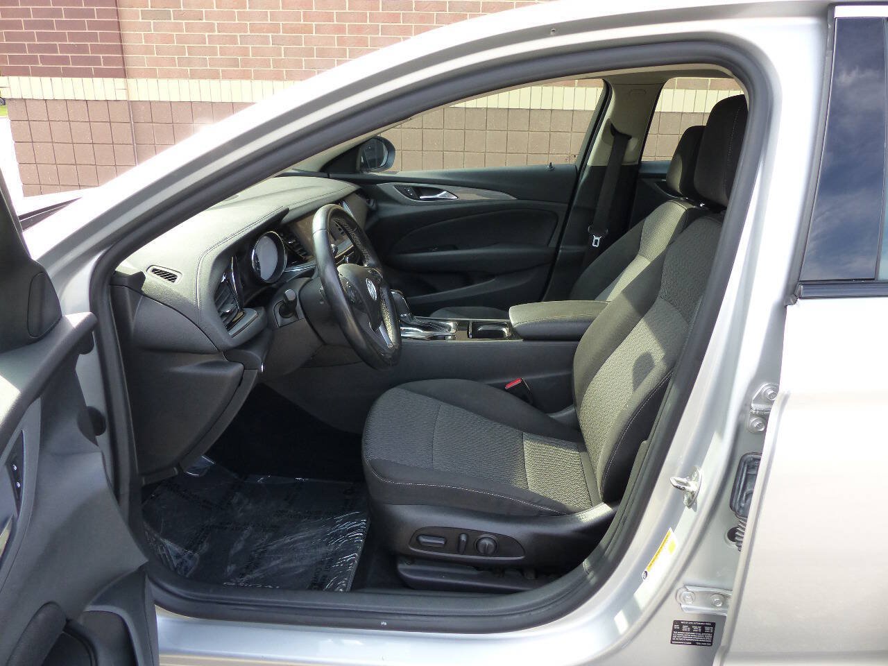 Used 2019 Buick Regal Preferred w/ Driver Confidence Package I FWD image 21