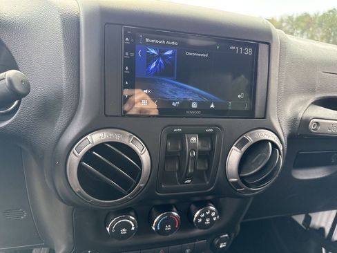 Used 2018 Jeep Wrangler Unlimited Sport image 32