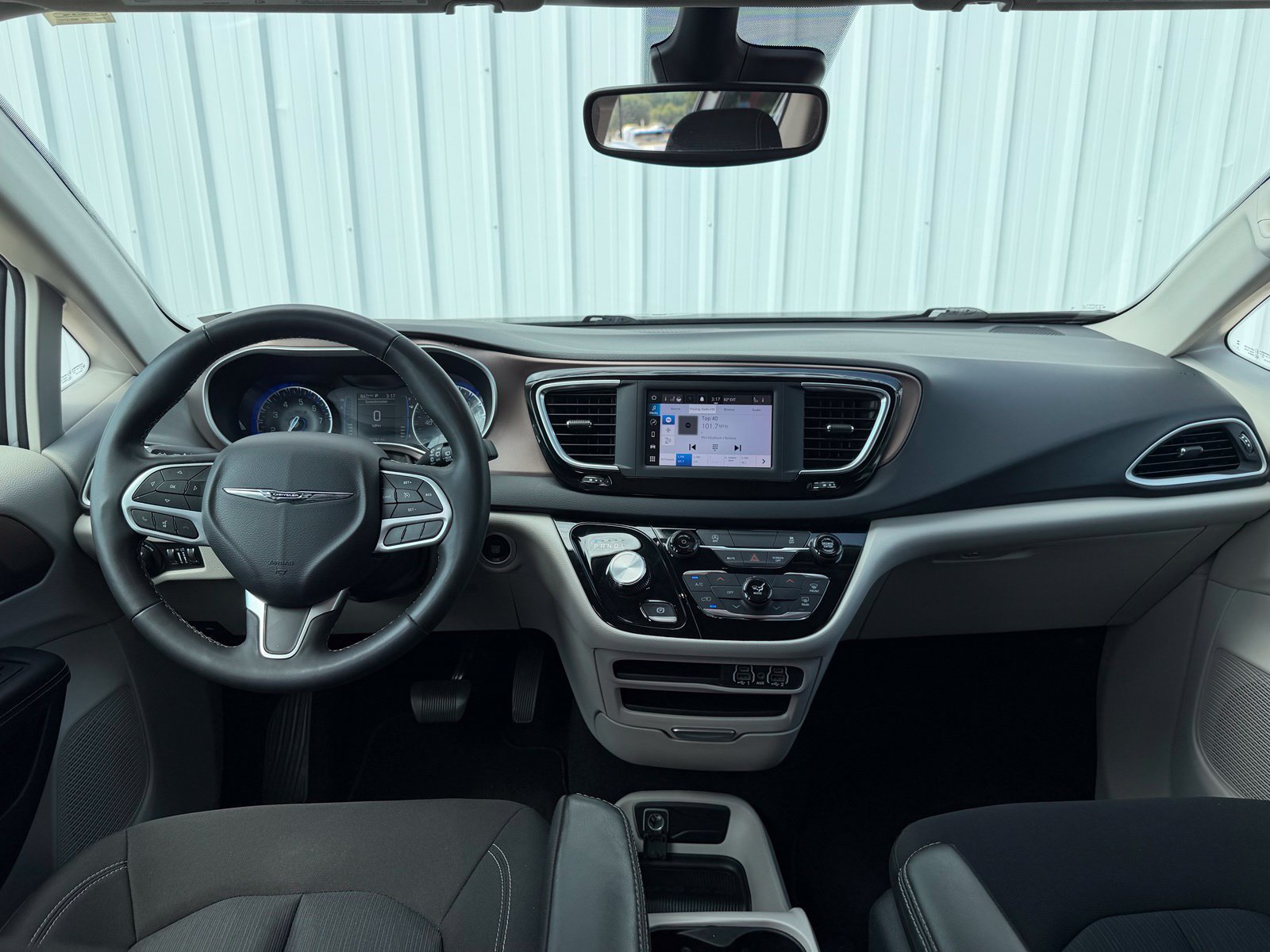 Used 2023 Chrysler Voyager LX FWD image 13