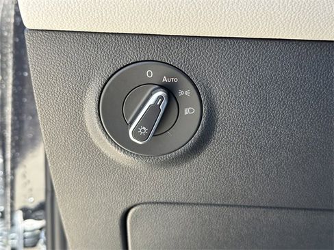 Certified 2025 Volkswagen Taos SEL image 14