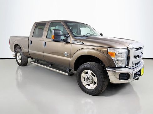 Used 2015 Ford F250 XLT w/ XLT Interior Package AWD/4WD image 4