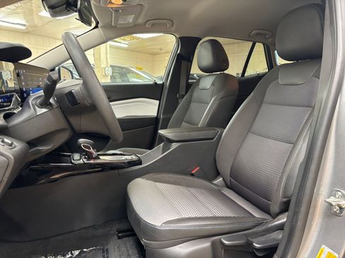 Used 2025 Chevrolet Trax LT image 25