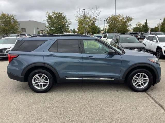 Used 2025 Ford Explorer Active AWD/4WD image 4