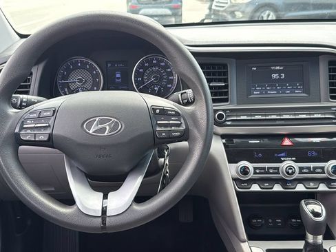 Used 2020 Hyundai Elantra SE FWD image 28