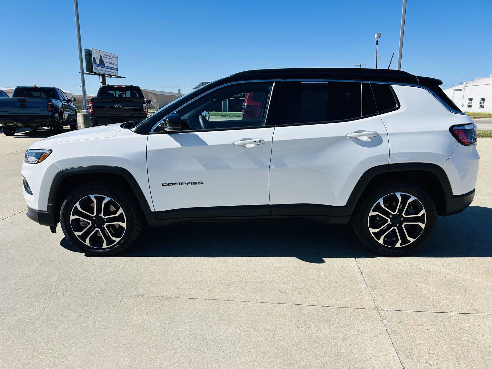 Used 2023 Jeep Compass Limited w/ Sun and Sound Group AWD/4WD image 35