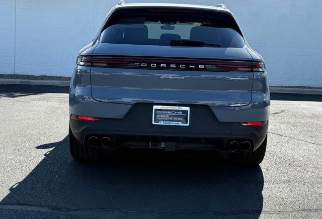 Used 2024 Porsche Cayenne AWD/4WD image 11