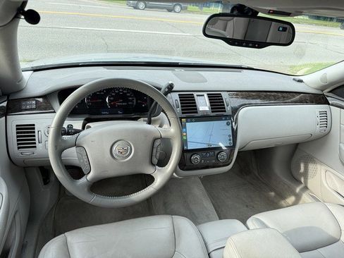 Used 2009 Cadillac DTS w/ Trunk Convenience Package image 10