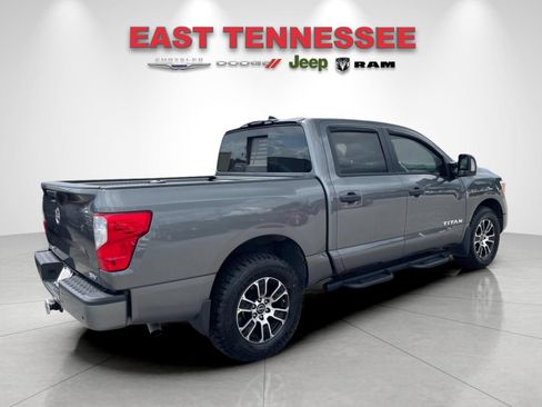 Used 2023 Nissan Titan SV w/ SV Convenience Package RWD image 3